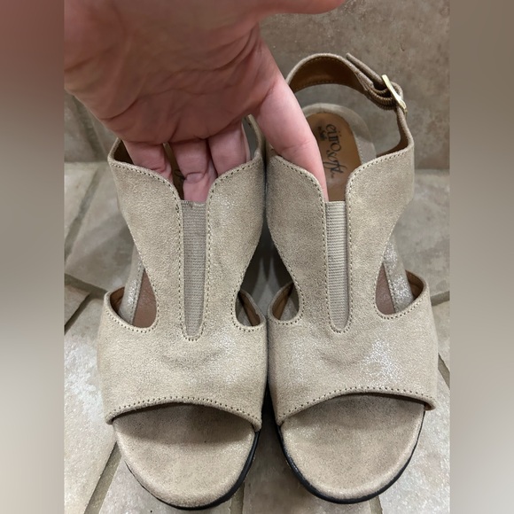 Eurosoft Vesa Slingback Sandals Size 6.5 Shiny Beige Heeled Cushioned Comfort - Picture 3 of 5